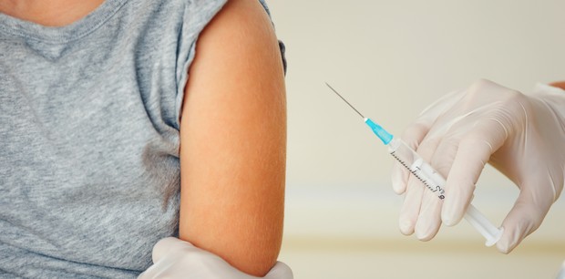 Venda e aplicação de vacinas em farmácia só terão regras em um mês